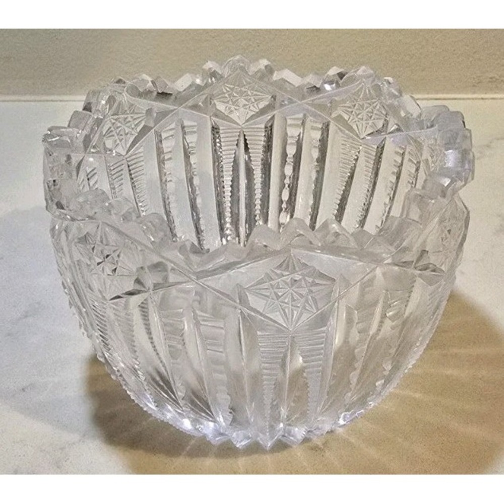 Small Vintage crystal bowl likely dates to the American Brilliant Period